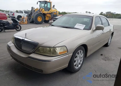 2011 Lincoln Town Car Signature Limited z USA, uszkodzony, nr VIN 2LNBL8CV8BX750512